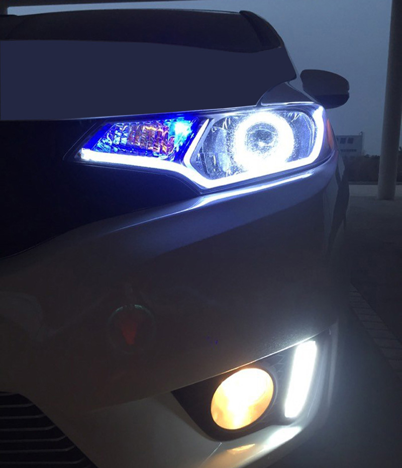 汽車日間行車燈正面照 汽車日間行車燈正面照